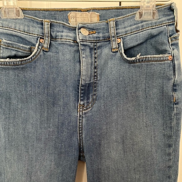 Free People Skinny High Rise Distressed Busted Knee Jeans Size 28 - Picture 4 of 8